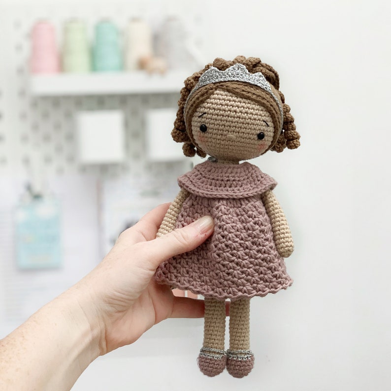 Sophie die Prinzessin Amigurumi Häkelpuppe PDF ANLEITUNG in Deutsch, Englisch, Spanisch, Französisch Bild 2