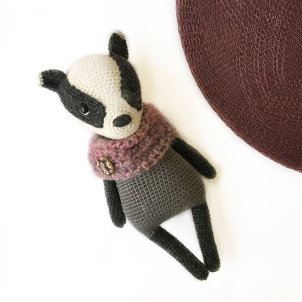 Blossom the Badger Amigurumi crochet PATTERN ONLY  PDF in English and español