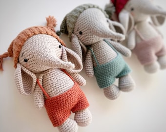 Eddie the Elephant digital PDF Amigurumi Crochet PATTERN ONLY  in English, Deutsch, Español, Francais, Nederlands