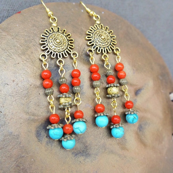 Boucles d'oreilles ethniques en corail et turquoise / pierre de gemmes / métal doré antique