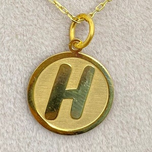 Collar de disco inicial de carta sólida de oro de 14K, collar de disco personalizado, collar de disco, collar de oro, regalo de mamá, regalo de San Valentín