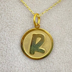 Collar de disco inicial de carta sólida de oro de 14K, collar de disco personalizado, collar de disco, collar de oro, regalo de mamá, regalo de San Valentín