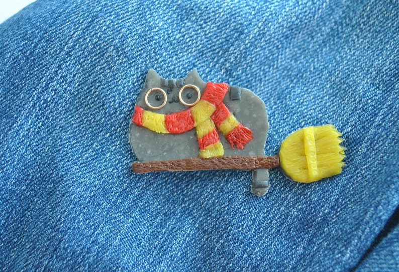 Brooch brooch polymer clay,Hogwarts earrings,wizard pendant,girlfriend gift for her,Pusheen cat brooch,Lovely kawaii.Griffindor