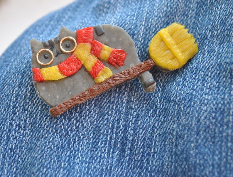 Brooch brooch polymer clay,Hogwarts earrings,wizard pendant,girlfriend gift for her,Pusheen cat brooch,Lovely kawaii.Griffindor