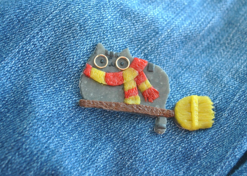 Brooch brooch polymer clay,Hogwarts earrings,wizard pendant,girlfriend gift for her,Pusheen cat brooch,Lovely kawaii.Griffindor