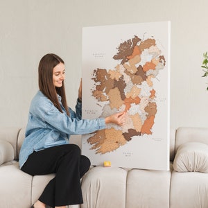 Kaart van Ierland en Noord-Ierland, groot gedetailleerd reistrackerdoek met provinciesteden, vast te pinnen plaatsen die ik heb bezocht muurkunst