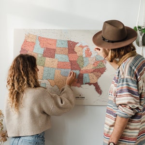 Carte colorée des États-Unis avec punaises, toile de panneau de marquage de voyage personnalisée, décoration murale aventure dans les parcs nationaux des États-Unis, décoration de lieux voyagés
