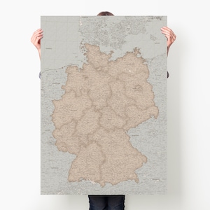 Grande poster con mappa della Germania con città, moderna arte murale dettagliata con stati tedeschi, paesi circostanti, regalo di stampa di viaggio personalizzato