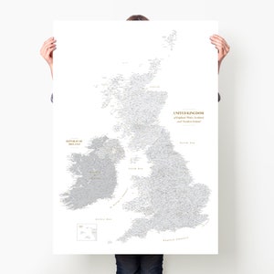 Poster con mappa grigia dell'Irlanda e del Regno Unito - Grande stampa della mappa del Regno Unito per parete - Mappa di viaggio personalizzata con puntine - Arte murale su tela dettagliata dell'Irlanda del Regno Unito - Mappa di viaggio