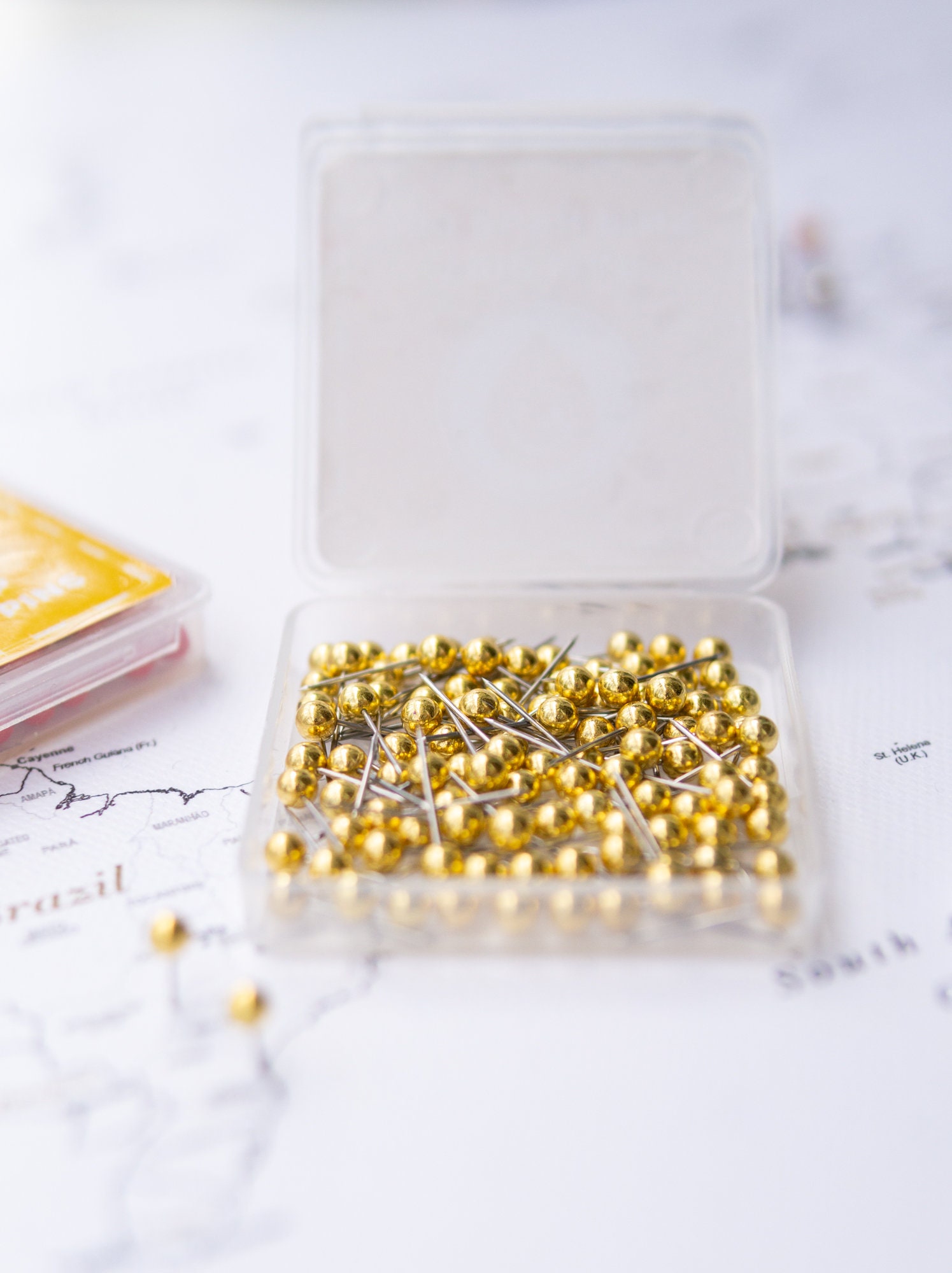 Metallic Gold Push Pins, Pin Map & Globe Accessories