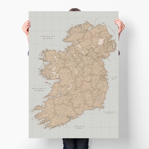 Gedetailleerde kaart van Ierland en Noord-Ierland met provincies, grote reiskaartposter met spelden, gepersonaliseerde Irish Wall Art Print Home Decor