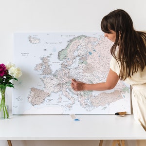 Carte de l'Europe avec punaises avec villes, tableau européen détaillé sur toile, carte des endroits que j'ai pu épingler, tracker de voyage familial personnalisé