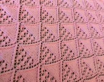 Bellissima coperta per neonato lavorata a mano per lettino o carrozzina, motivo geometrico rosa con bordo girevole