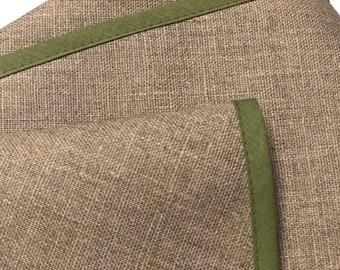 Nappe RONDE en lin enduit naturel avec habillage d'une ganse biais coton vert olive, en 150cm de diamètre