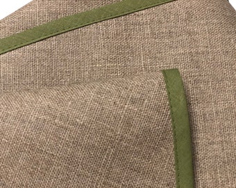 Nappe rectangulaire en lin enduit naturel avec habillage d'une ganse avec biais coton vert olive - 150x250cm