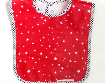 Baby bib in red cloth dusty red with white stars