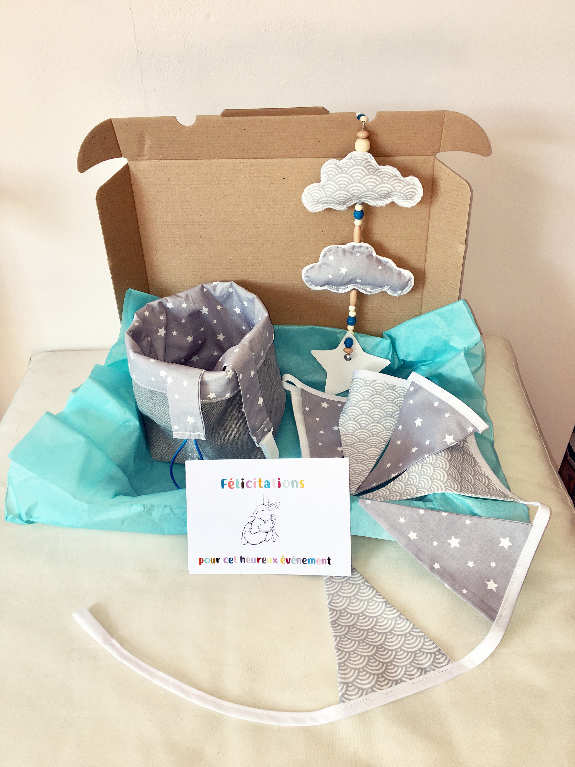 Le Coffret de Naissance, Pour Baby Shower, Guirlande, Vide Poche, Suspension Décorative, Attache Suc