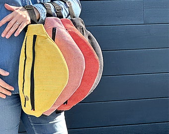 Sac banane à bandoulière en velours côtelé pour femme - accessoire de voyage avec une fermeture à zip