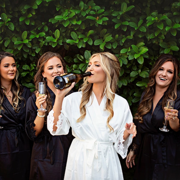 Batas de dama de honor de satén con encaje: Batas de preparación para la fiesta nupcial