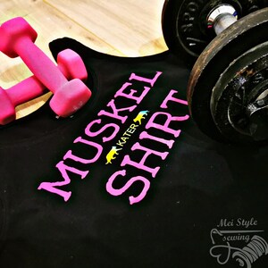 MUSKELKATER-SHIRT / sportief eerlijk WITZIG