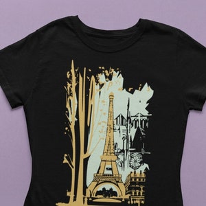 Puede incluir: Camiseta negra con un estampado gráfico de la Torre Eiffel y otros monumentos parisinos en dorado y blanco sobre un fondo negro.