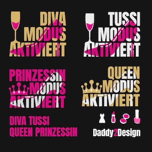Könnte beinhalten: Grafikdesign mit dem Text "Diva Modus Aktiviert", "Tussi Modus Aktiviert", "Prinzessin Modus Aktiviert" und "Queen Modus Aktiviert". Der Text ist in Pink und Gold auf schwarzem Hintergrund. Das Design enthält auch ein Weinglas, eine Krone und einen Lippenstift.