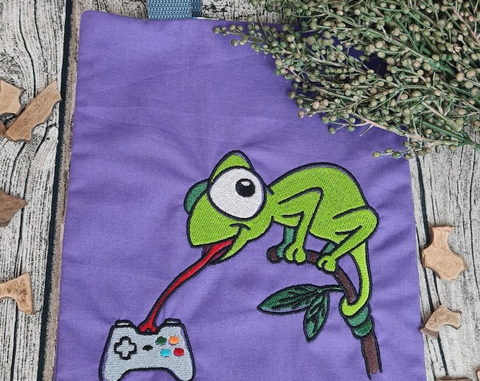 Chameleon Gamer - Embroidery file - 10x10 18x13