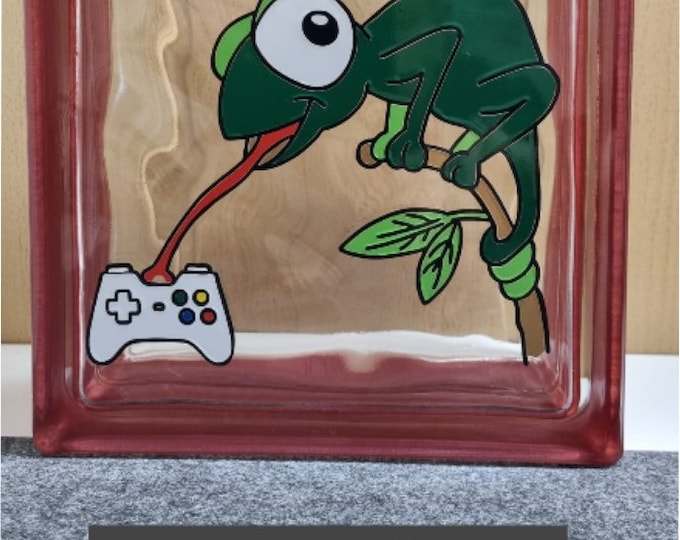 Gamer chameleon, the funny universal chameleon