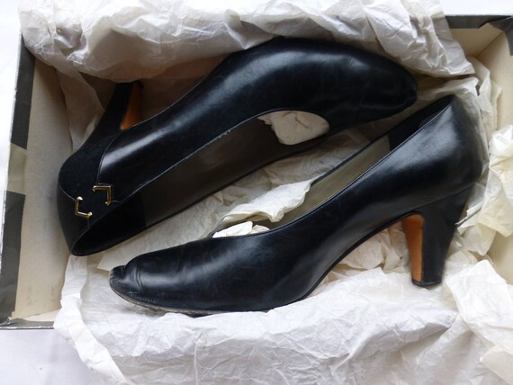 ladies black court shoes