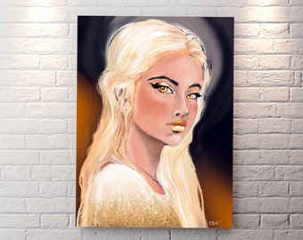Könnte beinhalten: Ein Gemälde einer Frau mit langen, fließenden blonden Haaren. Sie trägt ein weißes Oberteil mit goldenem Glitzer und hat einen sanften, warmen Schein um sich. Ihre Augen sind in einer auffälligen goldenen Farbe.