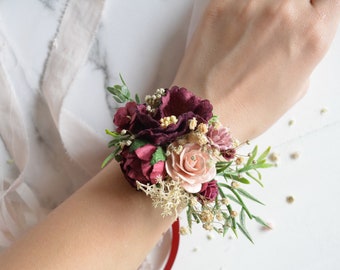 Burgundy Flower wrist corsage, Floral wrist corsage, Bridesmaids wrist corsage,Blush burgundy wedding,flower bracelet,burgundy wedding,red