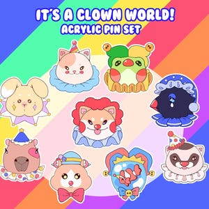 Può includere: Un set di spille in acrilico a tema clown. Le spille raffigurano vari personaggi di animali dei cartoni animati, tra cui un gatto, una rana, un cane e un furetto, ognuno vestito da clown. Le spille sono colorate e presentano il testo "IT'S A CLOWN WORLD! ACRYLIC PIN SET".