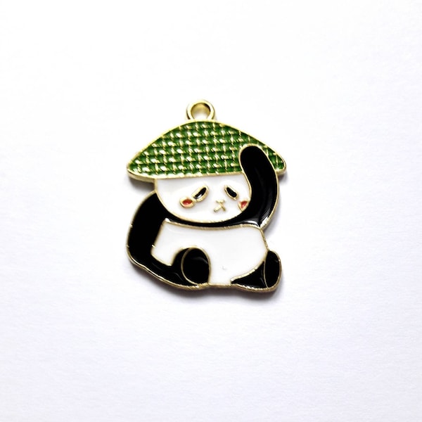 1 breloque panda chapeau bambou, métal doré, couleurs émaillées