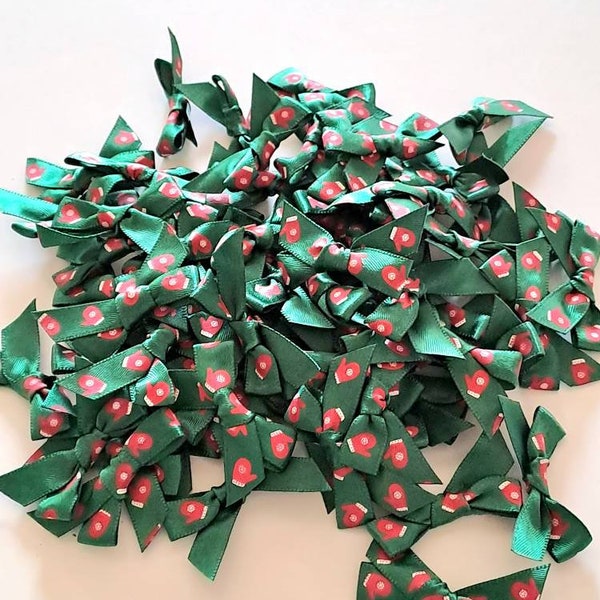 10 petits noeuds de Noël satin vert gant de Noël rouge , +- 3 x 2.5 cm