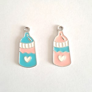 1 abalorio biberón, colores esmaltados, contornos plateados, rosas o azules