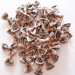 10 small Scottish tartan bows, beige, red, black, +- 3 cm