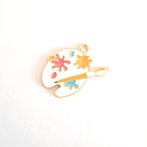 1 paleta de pintura con dijes de perlas planas y pincel de colores esmaltados, bordes y parte posterior dorados