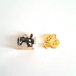 Duo charms: sewing machine and gold metal buttons, enamel colors