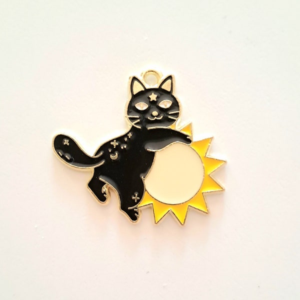 1 breloque pendentif chat noir soleil couleurs émaillées contours dorés taille 25 x 28 mm