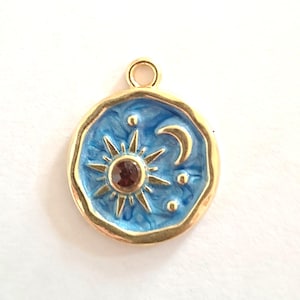 1 breloque pendentif lune soleil bleu couleurs émaillées contours et verso dorés strass violet soleil 16 x 16 mm
