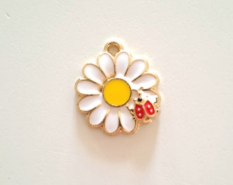 1 breloque perle marguerite coccinelle porte-bonheur couleurs émaillées 15 x 16 mm