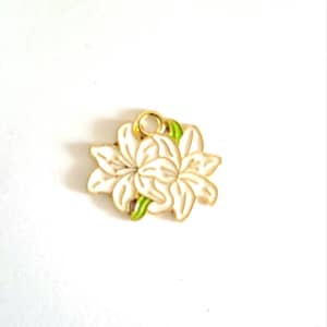 1 flat pearl charm white flowers lily enamelled colors gold borders