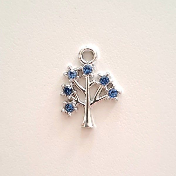 1 breloque pendentif arbre de vie strass bleus couleur argent clair