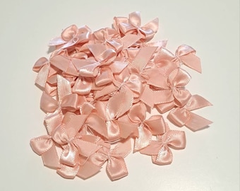 10 petits noeuds satin rose pêche, +- 3 x 2.5 cm