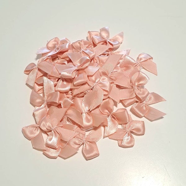 10 petits noeuds satin rose pêche, +- 3 x 2.5 cm