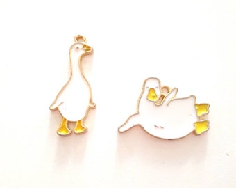 Golden metal duet charms, standing and lying ducks