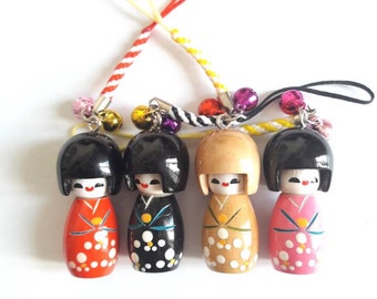 1 breloque kokeshi bois peint et laqué, pluqieurs couleurs au choix, 4 cm