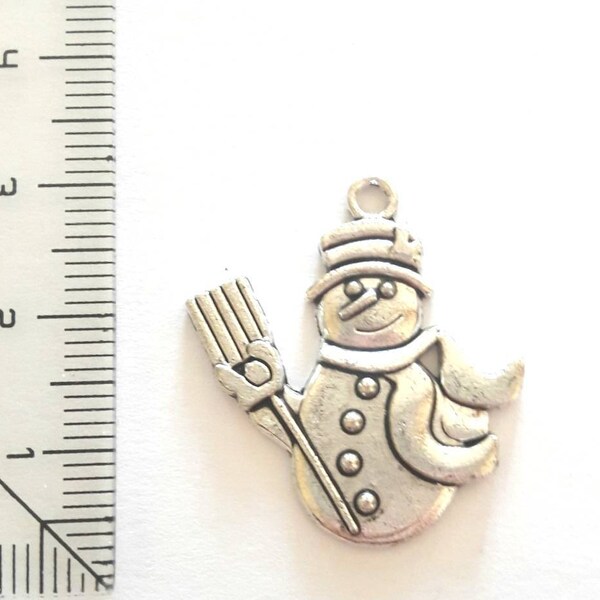 1 breloque pendentif bonhomme de neige. Noël, couleur argent vieilli