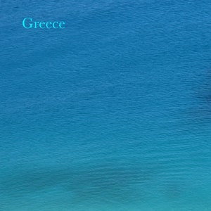 以下が含まれることがあります： 「My inspiration...」、「Myrtos Beach」、「Kefalonia Island」、および「Greece」というテキストが書かれた海の画像。水は濃い青色から海岸近くで明るいターコイズ色に変わり、下部には白い砂浜があります。