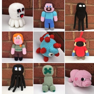 Peut inclure: Une collection de personnages Minecraft en crochet, dont Steve, un creeper, un zombie, un cochon, un calmar et un fantôme. Les personnages sont tous faits avec des fils de différentes couleurs et ont des traits réalistes.